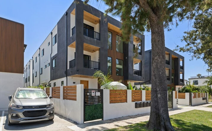 Pictures of Multifamily property located at 833 N McCadden Pl, Los Angeles, CA 90038 for sales - image #1