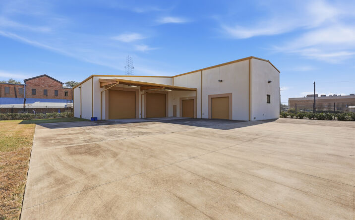 Pictures of Industrial property located at 6305 Beverly Hill St, Houston, TX 77057 for sales - image #1
