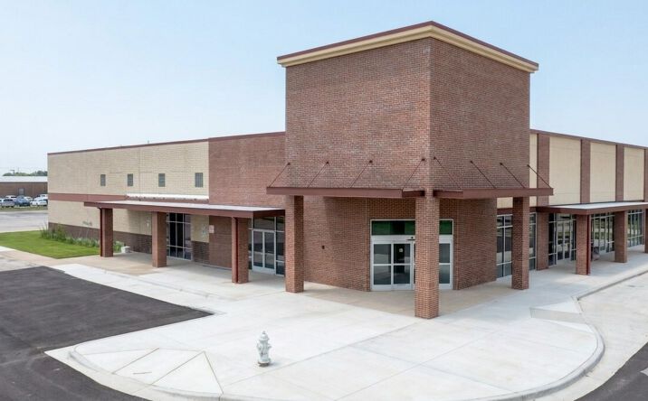 Pictures of Retail property located at 1329 S Stemmons Freeway, Lewisville, TX 75067 for sales - image #1