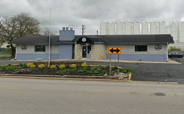 Pictures of Retail property located at 914 N Highland Ave, Aurora, IL 60506 for sales - image #1