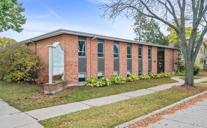 Pictures of Office property located at 828 Cherry Street, Green Bay, WI 54301 for sales - image #1