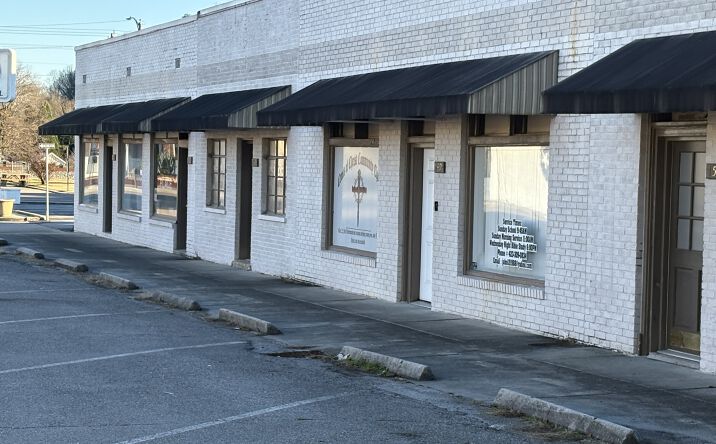 Pictures of Mixed Use, Multifamily, Office, Retail property located at 129 W Rhea Ave, Spring City, TN 37381 for sales - image #1