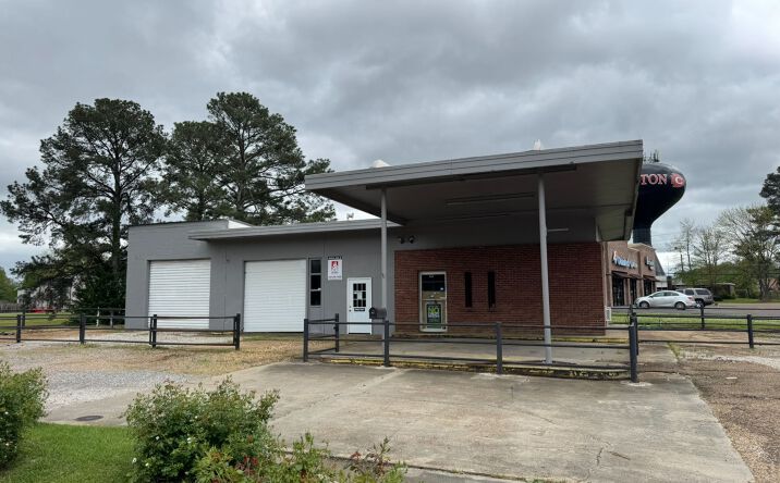 Pictures of Retail property located at 901 E Northside Dr, Clinton, MS 39056 for sales - image #1