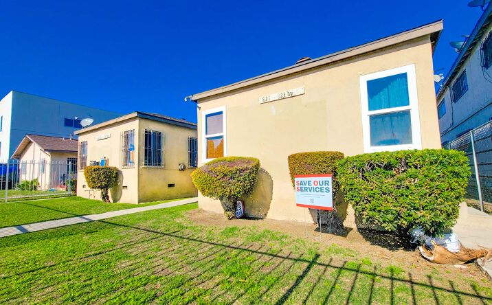Pictures of Multifamily property located at 821 W 84th St, Los Angeles, CA 90044 for sales - image #1