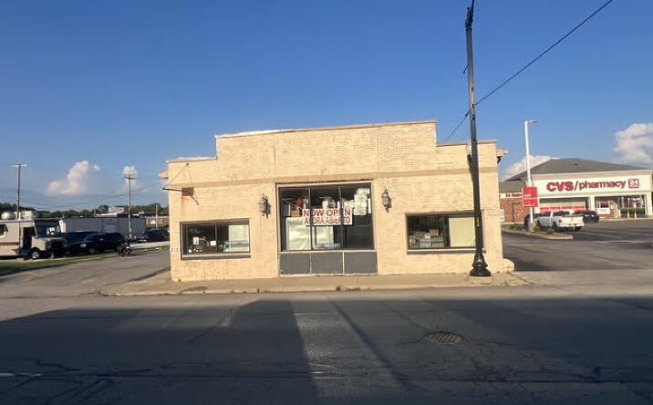 Pictures of Mixed Use, Office, Retail property located at 212 N Washington St, Crawfordsville, IN 47933 for sales - image #1
