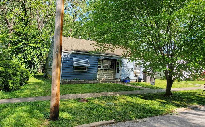 Pictures of Multifamily property located at 607 N ALMOND Street Front House, Carbondale, IL 62901 for sales - image #1