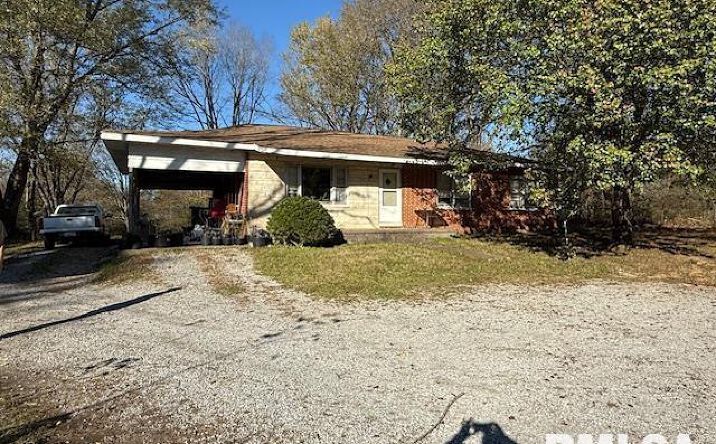 Pictures of Multifamily property located at 40 Crockett Road, Carbondale, IL 62901 for sales - image #1