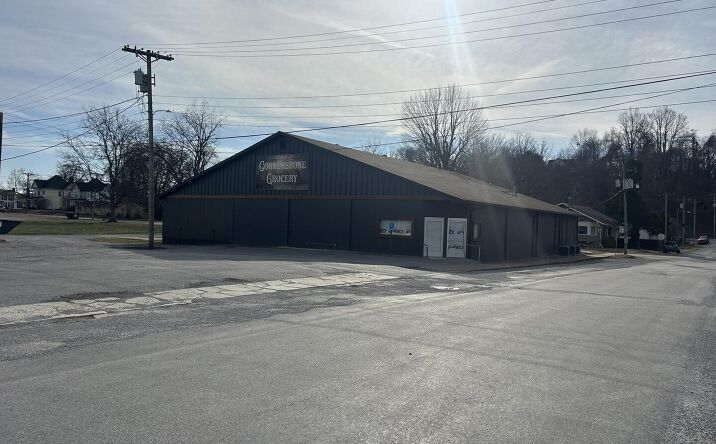 Pictures of Retail property located at 120 S Monroe Street, Golconda, IL 62938 for sales - image #1