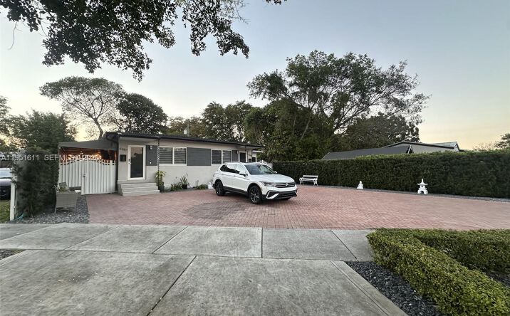 Pictures of Multifamily property located at 4485 SW 7th St, Miami, FL 33134 for sales - image #1