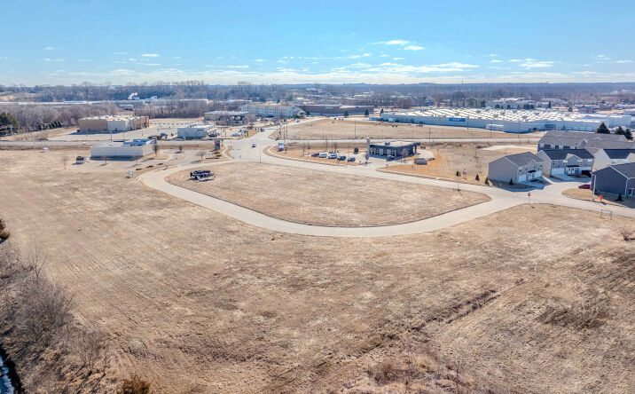 Pictures of Land property located at 2440 Lillian Way, Clinton, IA 52732 for sales - image #1