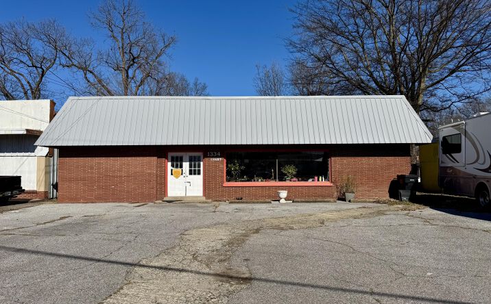 Pictures of Mixed Use property located at 1334 E Court Street, Dyersburg, TN 38024 for sales - image #1