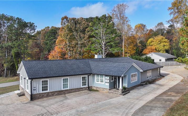 Pictures of Office property located at 3306 Donna Way, Gainesville, GA 30504 for sales - image #1