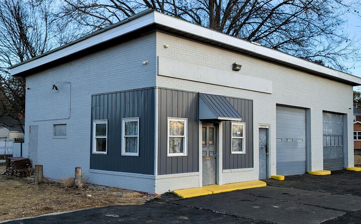 Pictures of Retail property located at 2315 S Main Street, Rockford, IL 61102 for sales - image #1