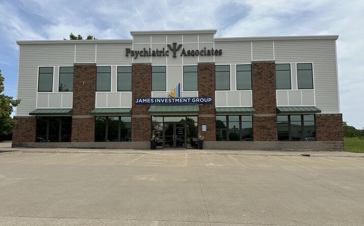 Pictures of Office property located at 673 Westbury Dr, Iowa City, IA 52245 for sales - image #1