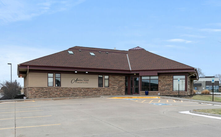 Pictures of Retail property located at 8450 Amber Hill Rd, Lincoln, NE 68526 for sales - image #1