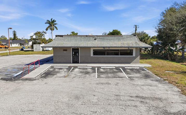 Pictures of Retail property located at 16541 San Carlos Blvd, Fort Myers, FL 33908 for sales - image #1