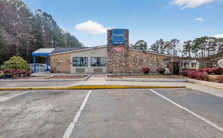 Pictures of Hospitality property located at 2076 Cedar Creek Rd, Fayetteville, NC 28312 for sales - image #1