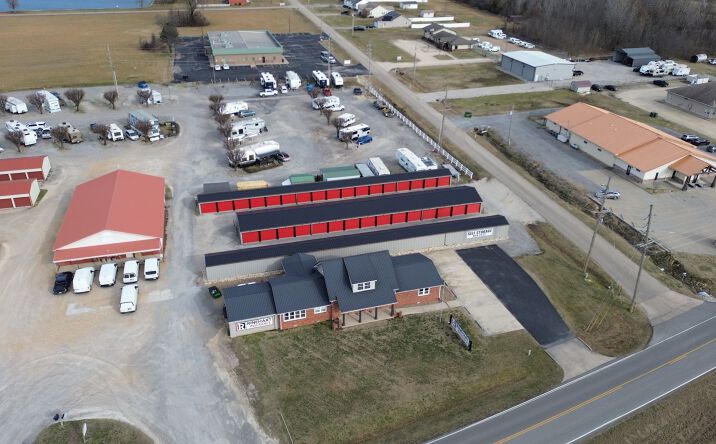 Pictures of Office property located at 2102 N Outer Rd, Dexter, MO 63841 for sales - image #1