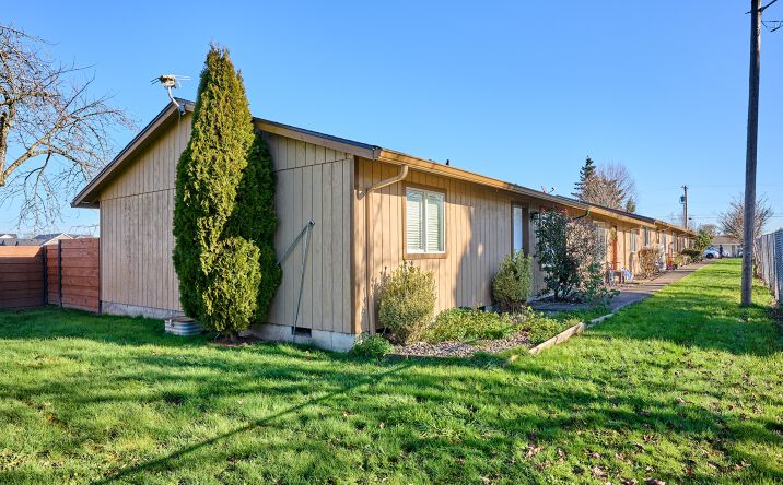 Pictures of Multifamily property located at 880 N Pershing St, Mount Angel, OR 97362 for sales - image #1