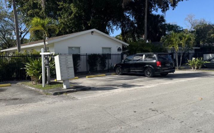 Pictures of Multifamily property located at 1325, 1329, 1333 NE 5th Terrace, Fort Lauderdale, FL 33304 for sales - image #1