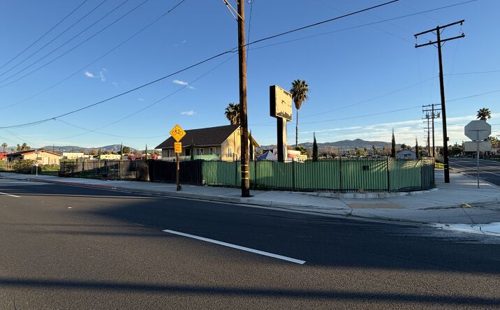 Pictures of Land, Mixed Use, Office, Retail property located at 41267 E. Florida Ave, Hemet, CA 92544 for sales - image #1