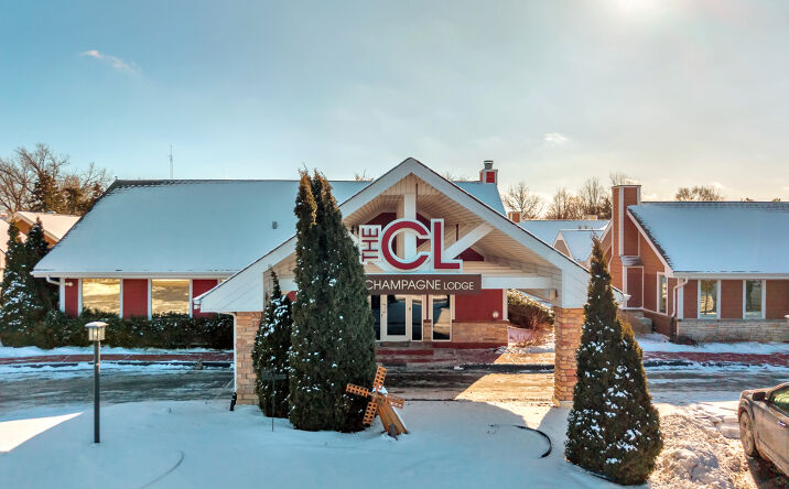 Pictures of Hospitality property located at 16W621 S Frontage Rd, Willowbrook, IL 60527 for sales - image #1