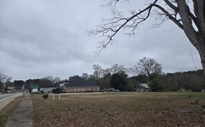 Pictures of Office, Retail property located at 323 Brookwood, Jackson, GA 30233 for sales - image #1