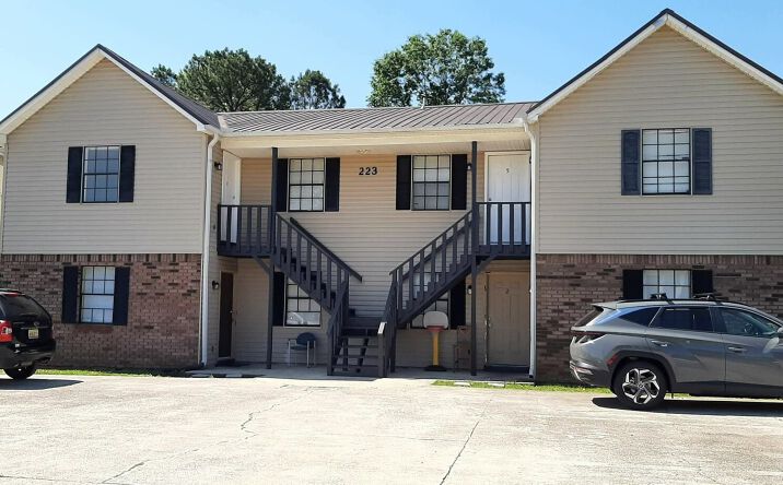 Pictures of Multifamily property located at 217 8th St SW, Decatur, AL 35601, 219 8th St SW, Decatur, AL 35601, 223 8th St SW, Decatur, AL 35601, 225 8th St SW, Decatur, AL 35601 for sales - image #1