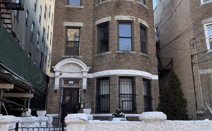Pictures of Multifamily property located at 907 Summit Ave, Bronx, NY 10452 for sales - image #1