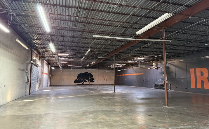 Pictures of Industrial, Mixed Use, Retail property located at 2727 W 11th St, Houston, TX 77008 for sales - image #1