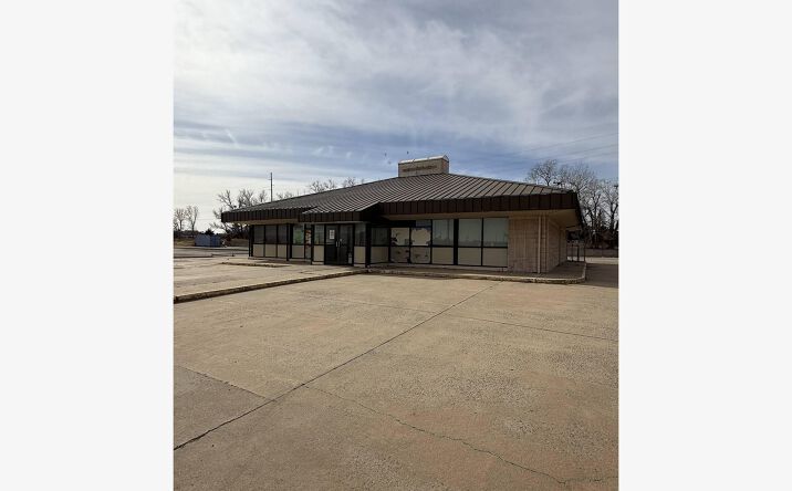 Pictures of Retail property located at 2403 Williams Ave, Woodward, OK 73801 for sales - image #1