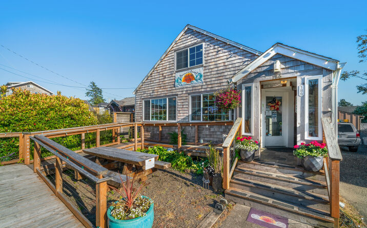 Pictures of Office property located at 186 Laneda Avenue, Manzanita, OR 97130 for sales - image #1