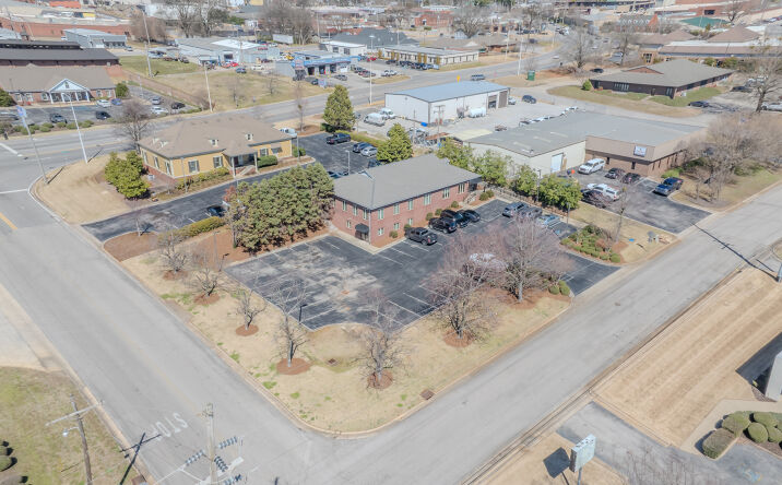 Pictures of Office property located at 301 E Limestone St, Florence, AL 35630 for sales - image #1