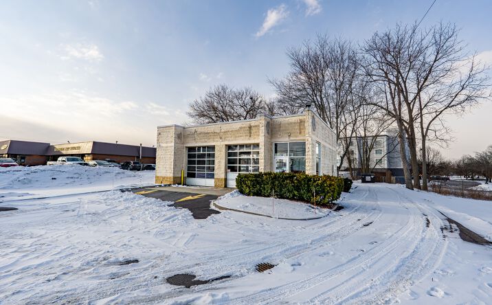 Pictures of Retail property located at 1704 US-9, Halfmoon, NY 12065 for sales - image #1