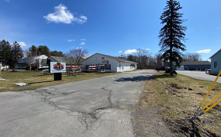 Pictures of Retail property located at 122 Saratoga Rd, Schenectady, NY 12302 for sales - image #1