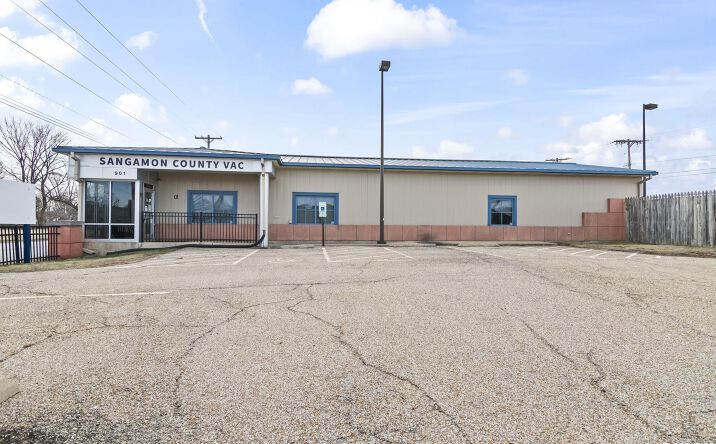 Pictures of Office property located at 901 S 11TH Street, Springfield, IL 62703 for sales - image #1