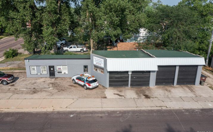 Pictures of Industrial, Self Storage, Retail, Office property located at 400 RUSCHE Street, Creve Coeur, IL 61610 for sales - image #1