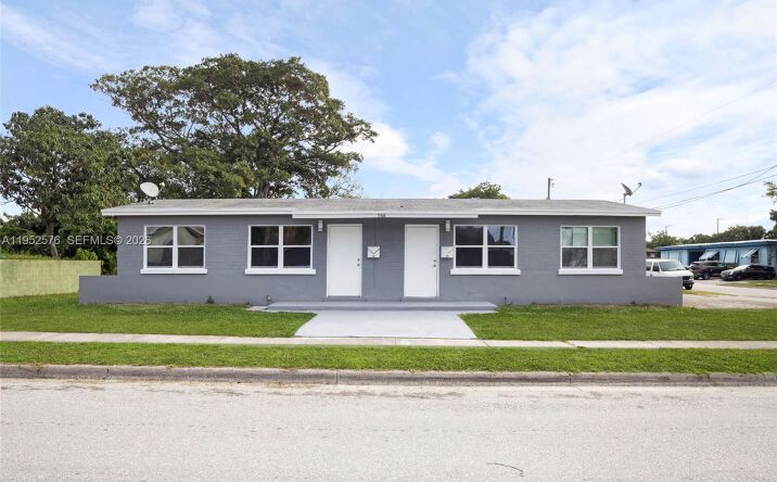 Pictures of Multifamily property located at 968 W 9th St, Riviera Beach, FL 33404 for sales - image #1