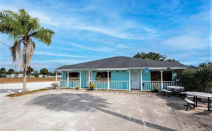 Pictures of Retail property located at 415 S Main St., La Belle, FL 33935 for sales - image #1