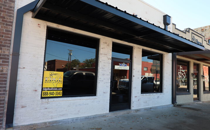 Pictures of Hospitality, Mixed Use, Office, Retail property located at 114 SE 1st St, Mineral Wells, TX 76067 for sales - image #1