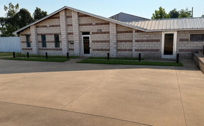 Pictures of Industrial, Office, Retail property located at 1701 W Palestine Ave, Palestine, TX 75801 for sales - image #1