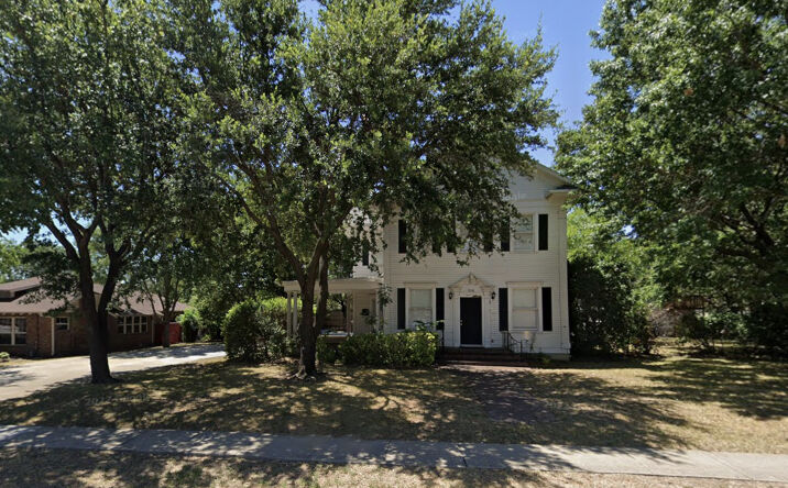 Pictures of Retail property located at 216 W. Main St., Lewisville, TX 75057 for sales - image #1