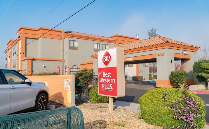 Pictures of Hospitality property located at 480 E Shaw Ave, Fresno, CA 93710 for sales - image #1