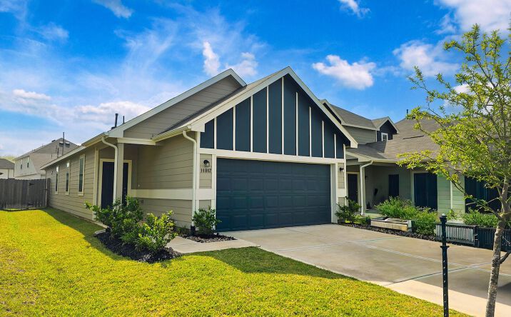 Pictures of Multifamily property located at 2469 Carp Dr, Conroe, TX 77384 for sales - image #1