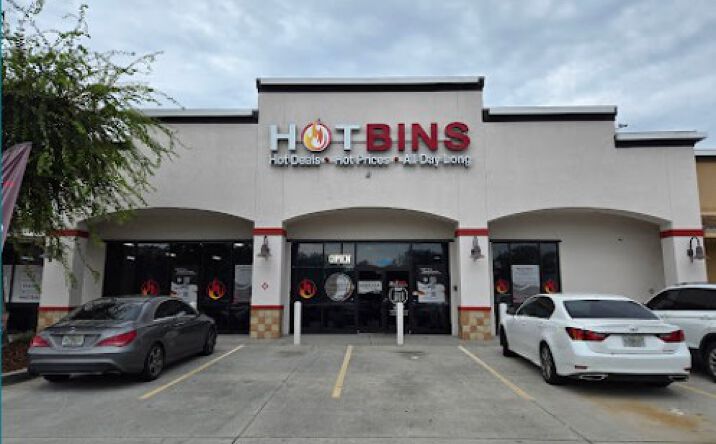 Pictures of Retail property located at 1423 E Brandon Blvd, Brandon, FL 33511 for sales - image #1