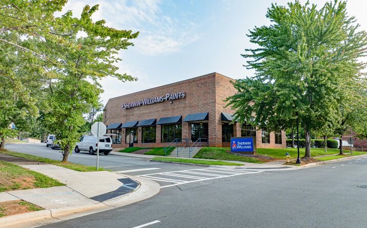 Pictures of Retail property located at 18206 Manhatten Pkwy, Cornelius, NC 28031 for sales - image #1