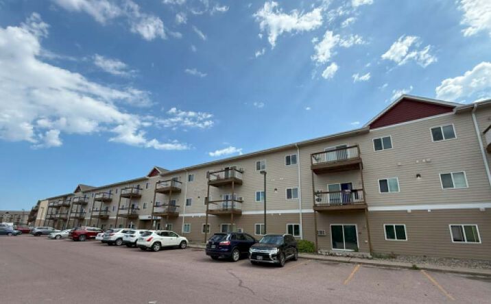 Pictures of Multifamily property located at 950 N Cliff Ave, Sioux Falls, SD 57103 for sales - image #1