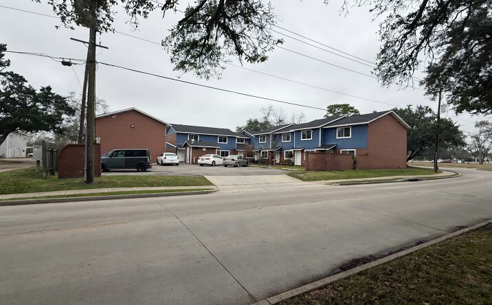 Pictures of Multifamily property located at 1904 Mustang Rd, Alvin, TX 77511 for sales - image #1