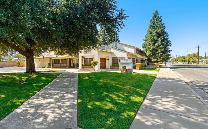 Pictures of Mixed Use property located at 101 W Clinton Ave, Fresno, CA 93705 for sales - image #1