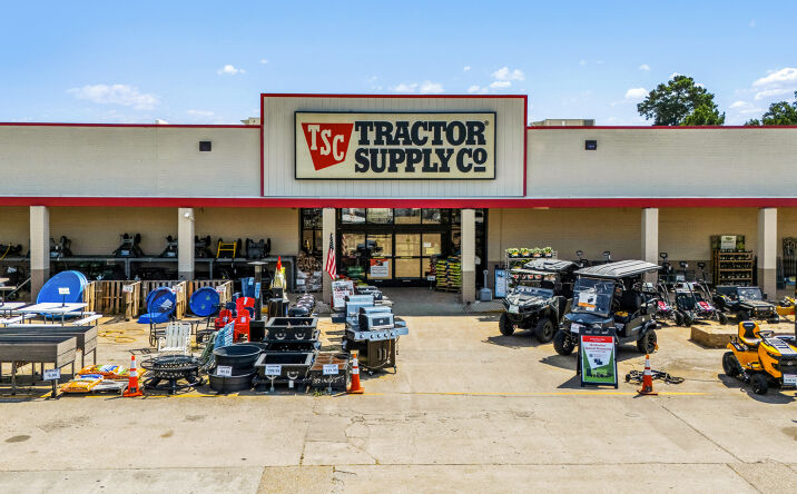 Pictures of Retail property located at 1155 Tenaha St, Center, TX 75935 for sales - image #1